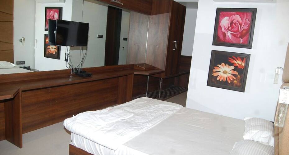 Hotel Celebrations, Chandrapur 4